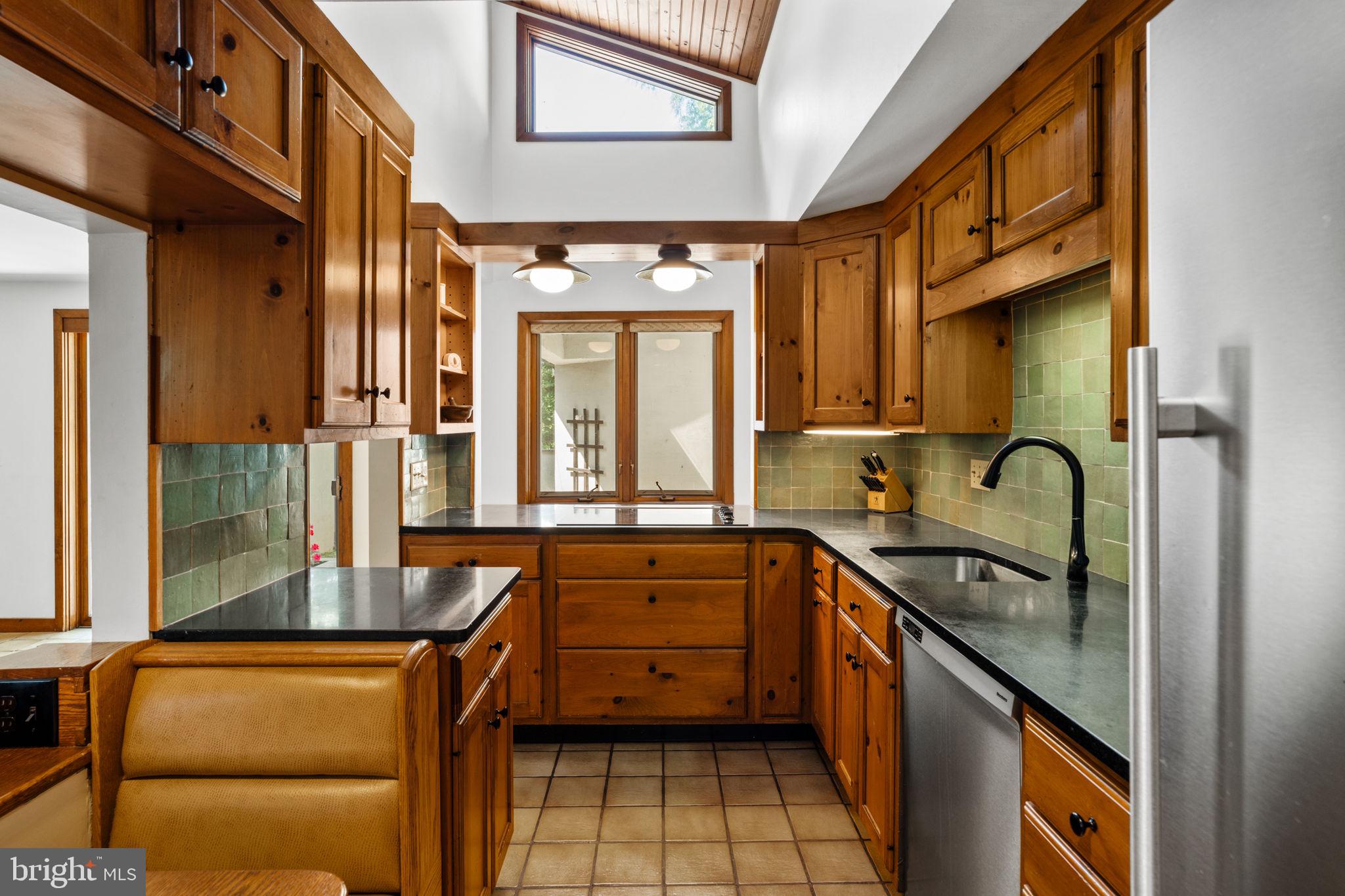 111 Hilltop Rd