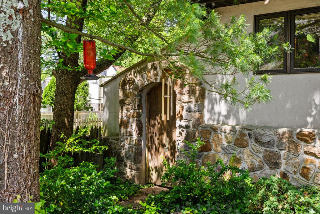 111 Hilltop Rd