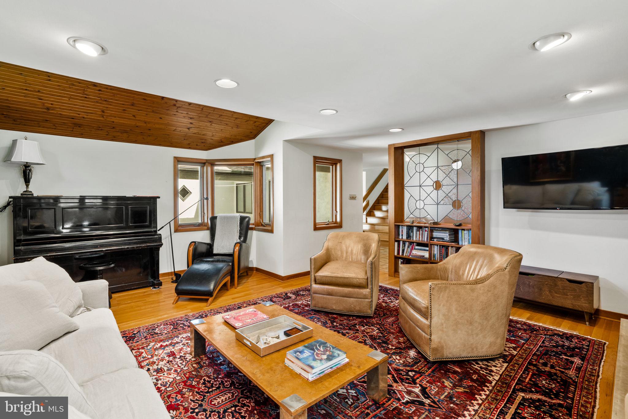 111 Hilltop Rd