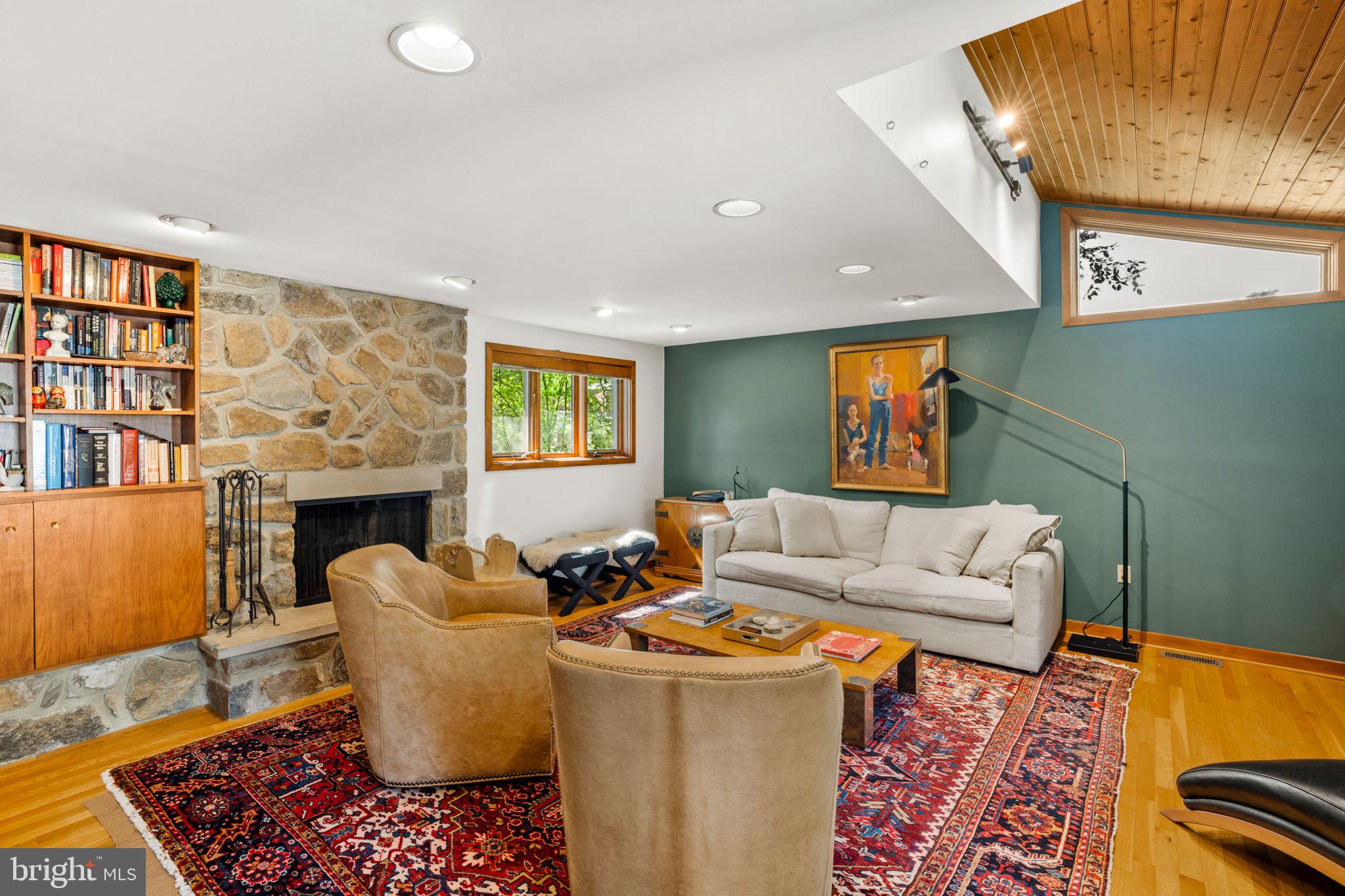 111 Hilltop Rd