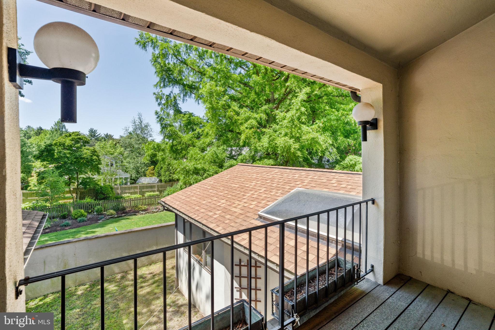 111 Hilltop Rd