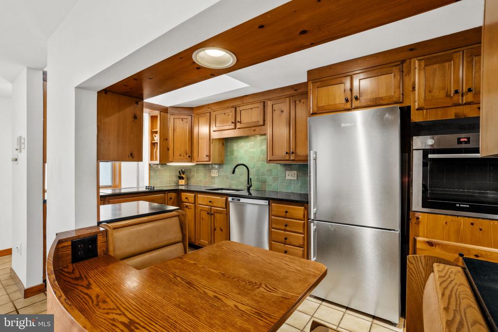 111 Hilltop Rd