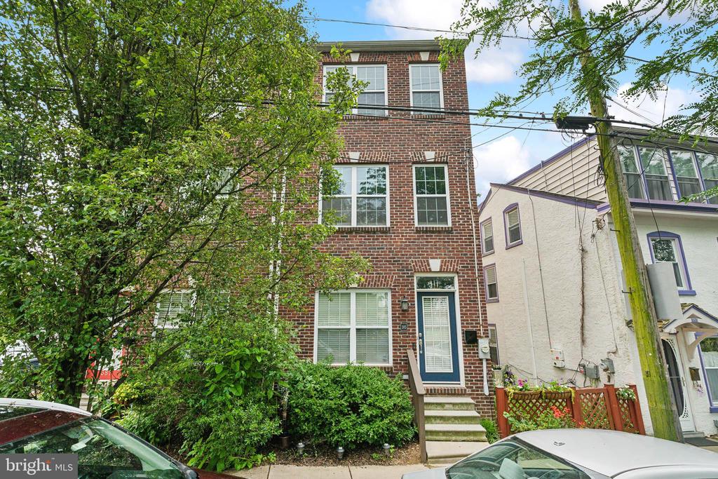 385 Lemonte St