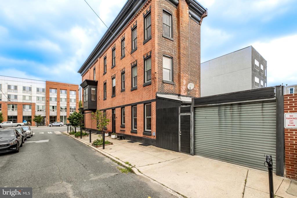 526 E Girard Ave