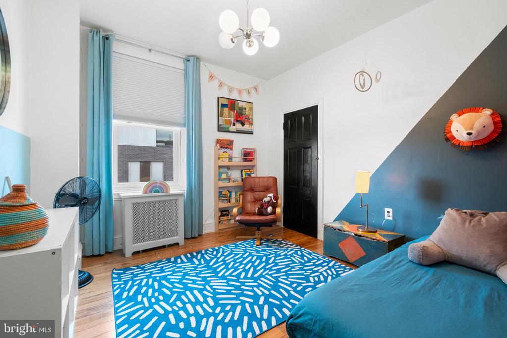 526 E Girard Ave