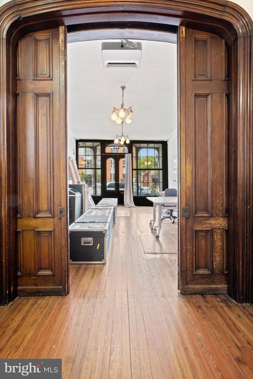 526 E Girard Ave