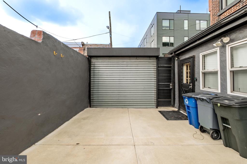 526 E Girard Ave