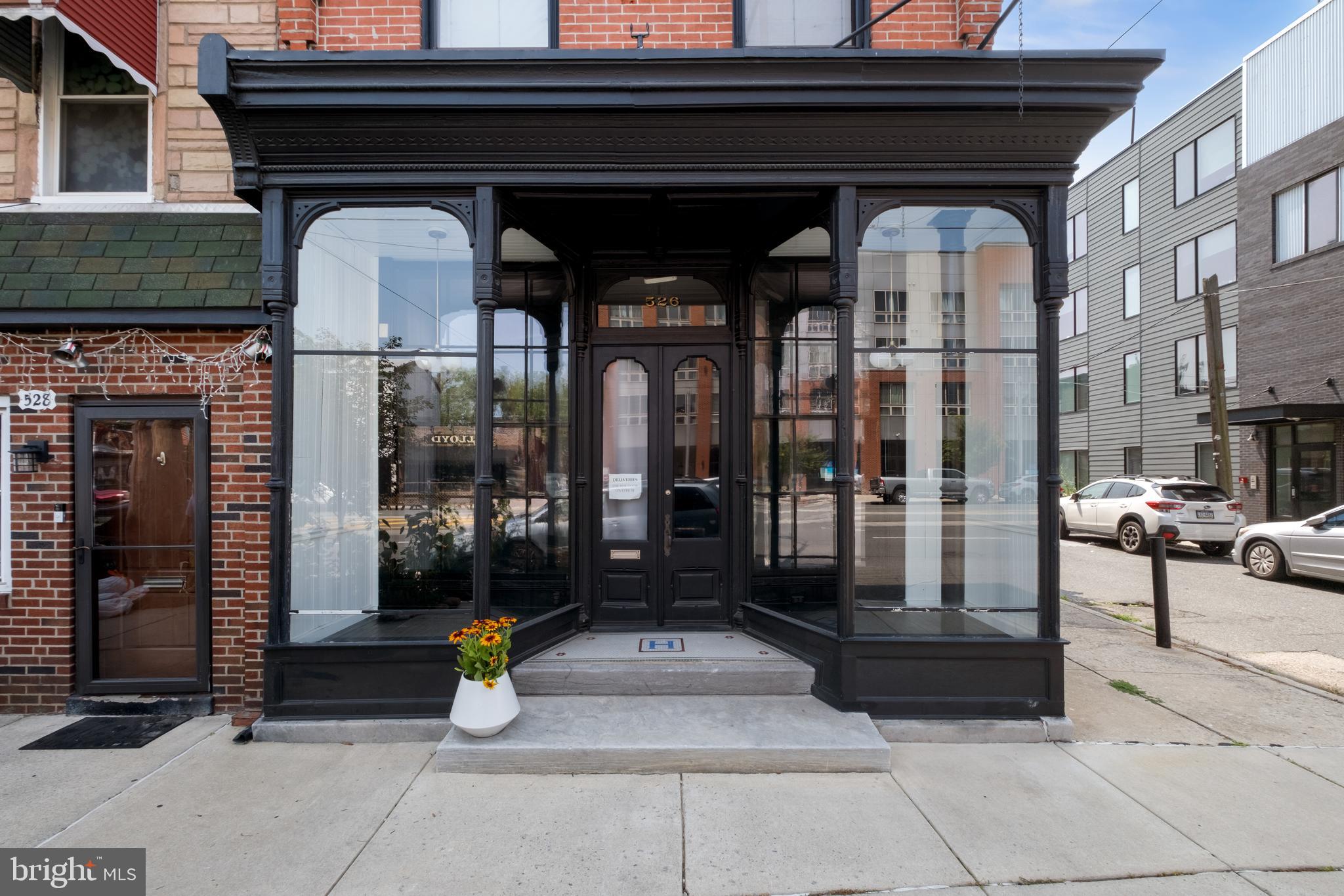 526 E Girard Ave