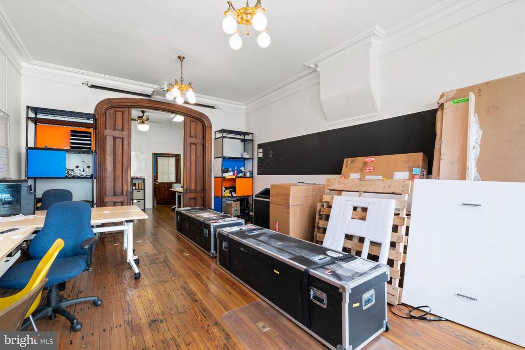 526 E Girard Ave