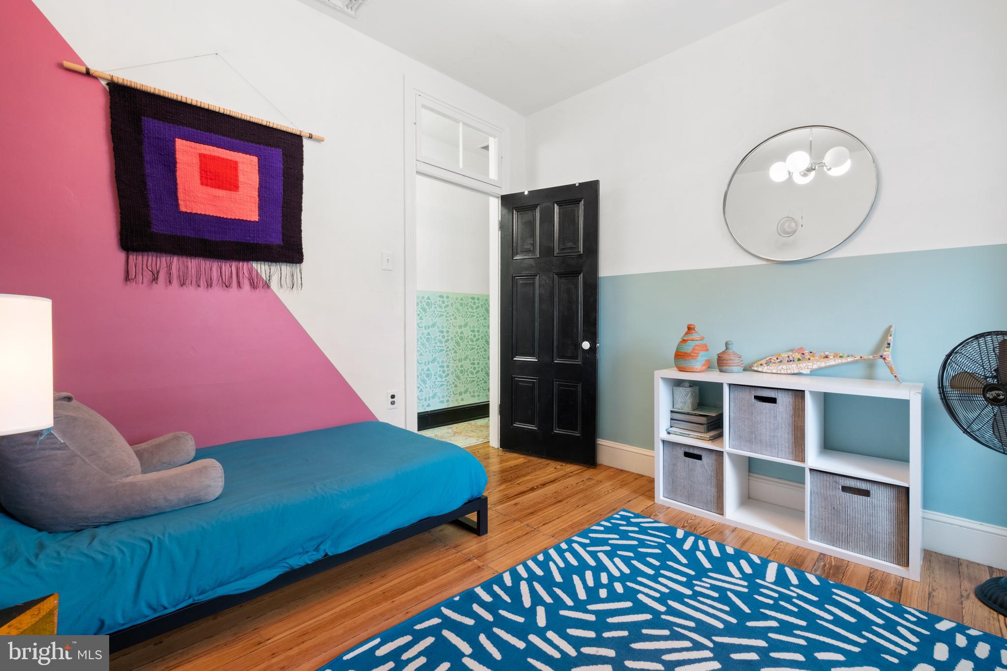 526 E Girard Ave