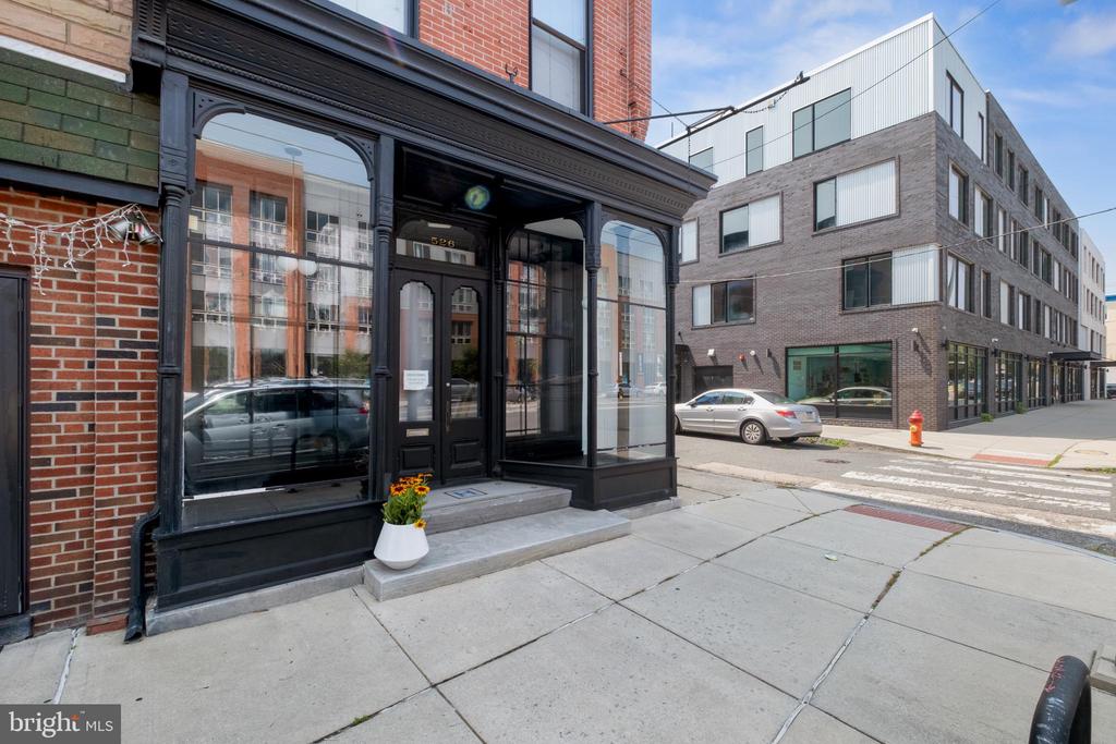 526 E Girard Ave