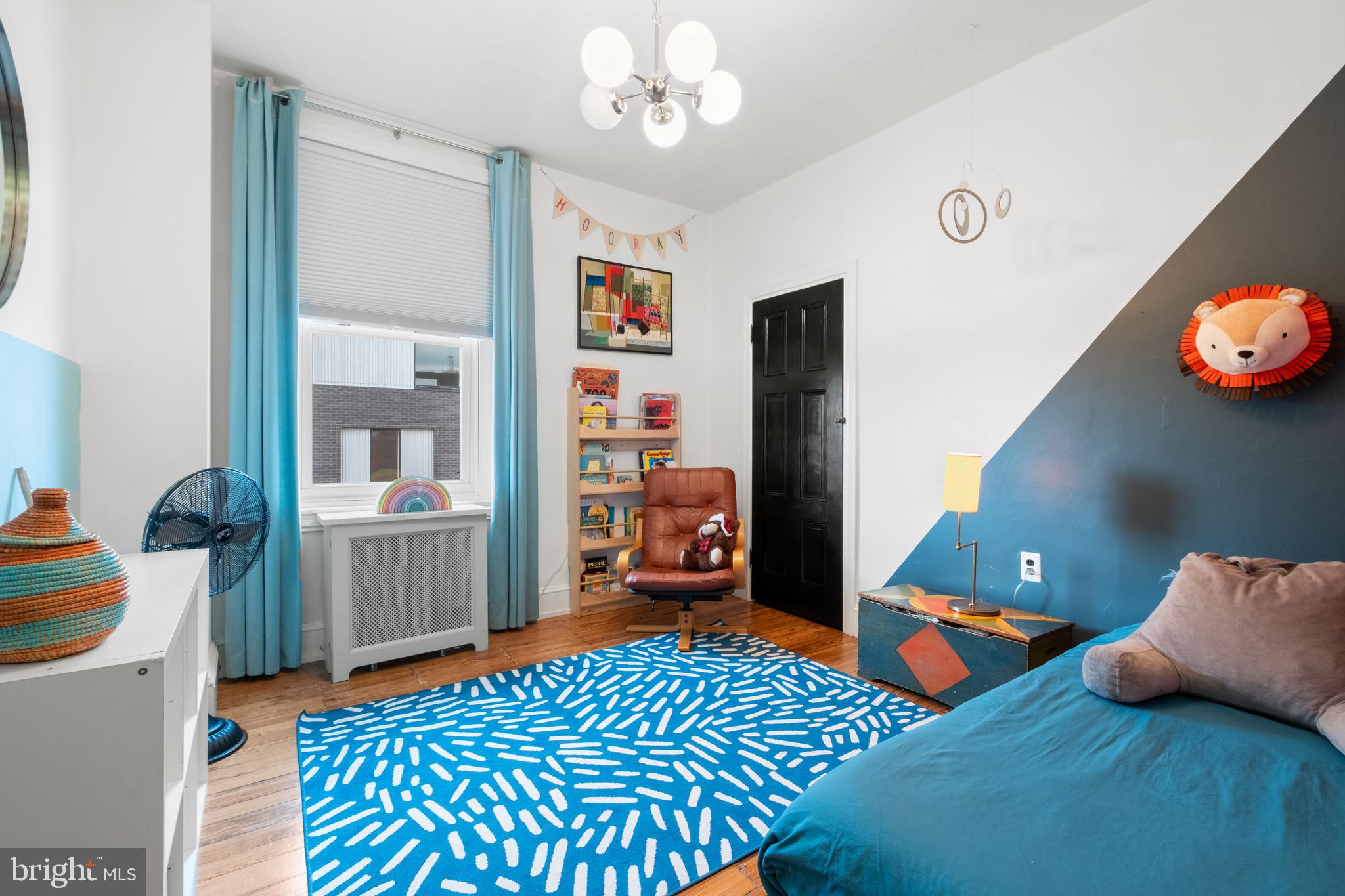 526 E Girard Ave