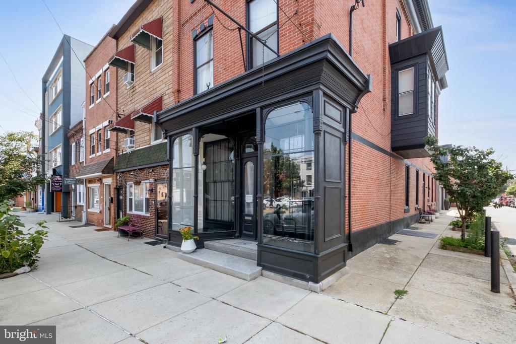 526 E Girard Ave