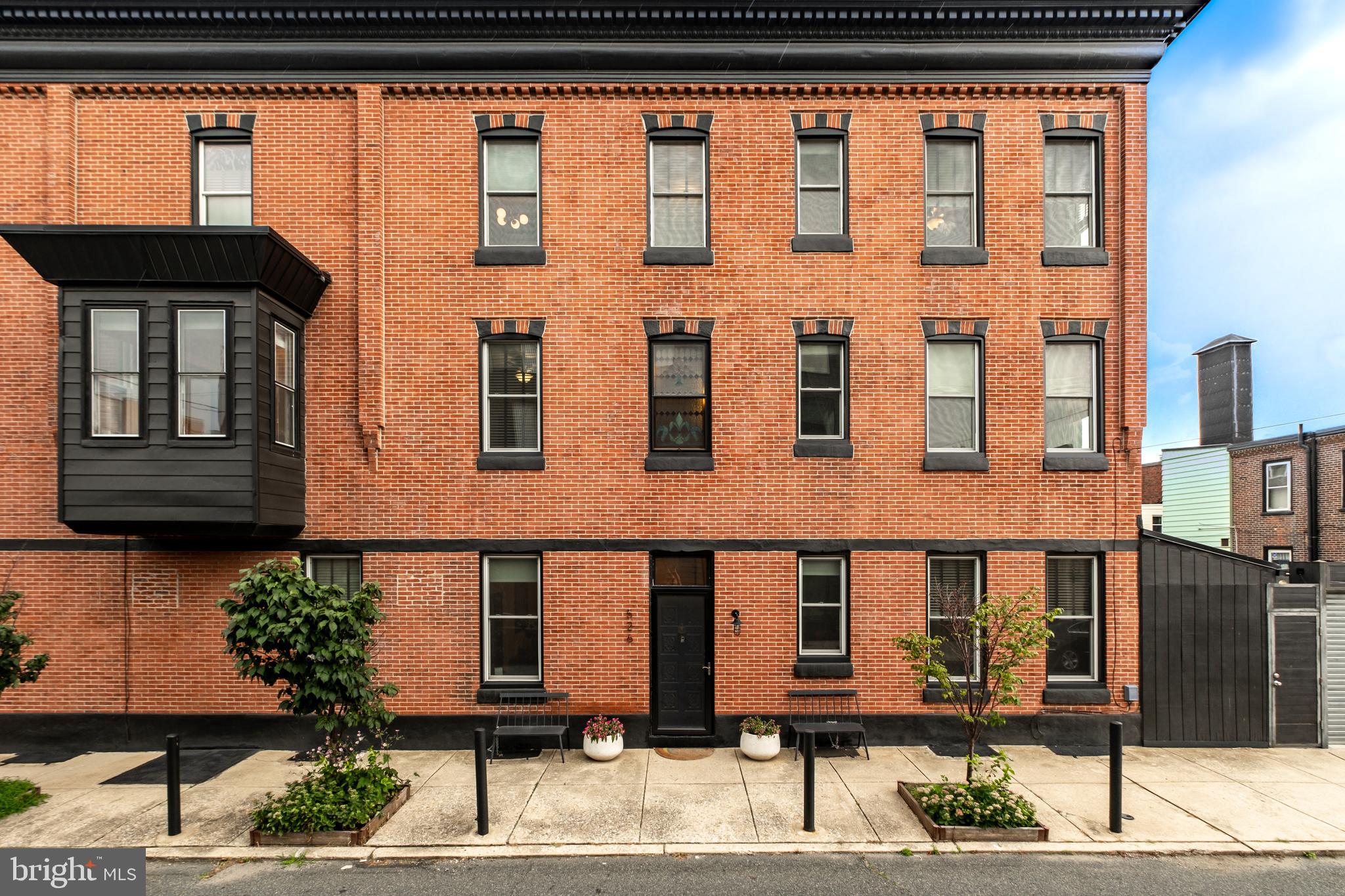 526 E Girard Ave