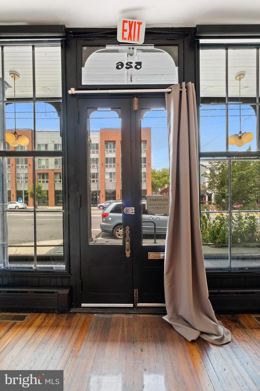 526 E Girard Ave