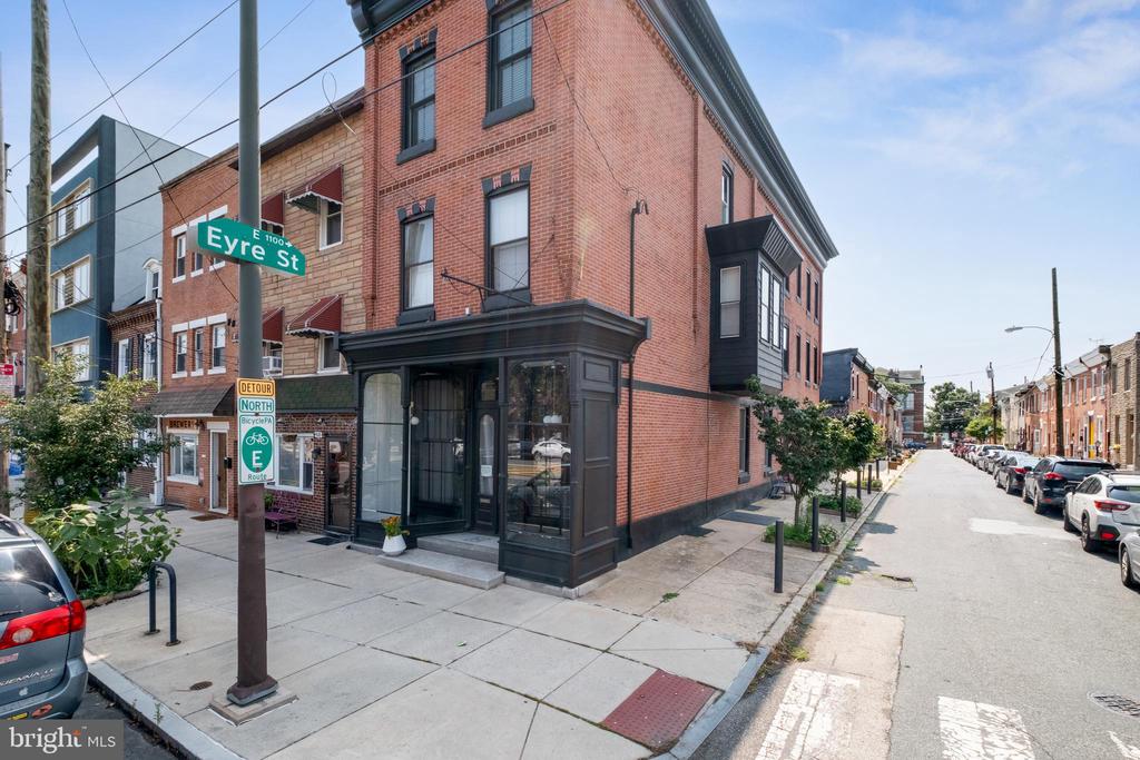526 E Girard Ave