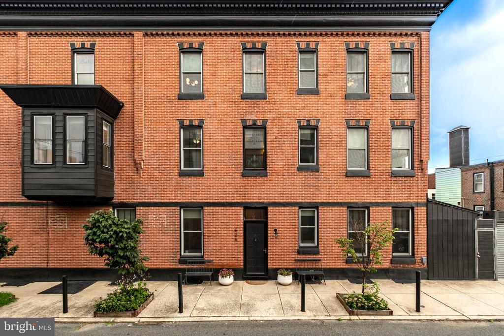526 E Girard Ave