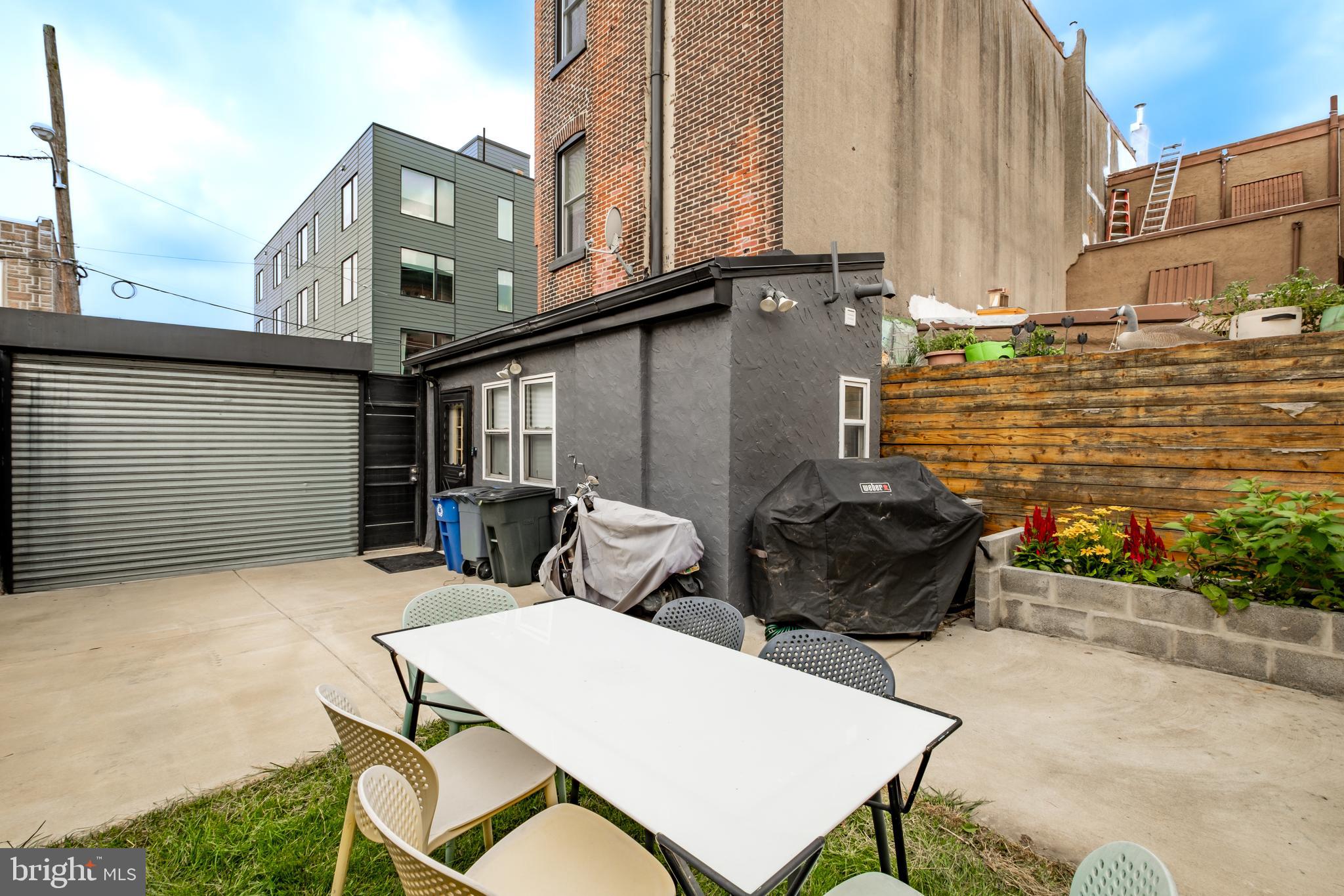 526 E Girard Ave