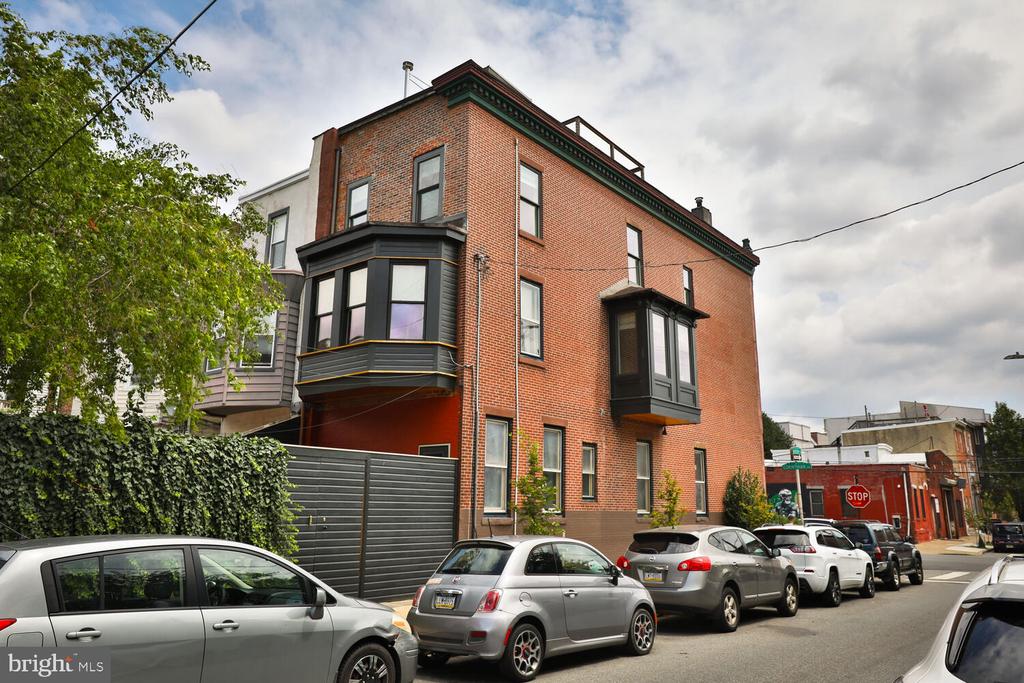 800 Corinthian Ave