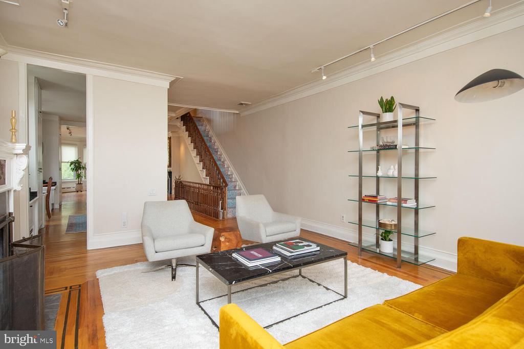 800 Corinthian Ave