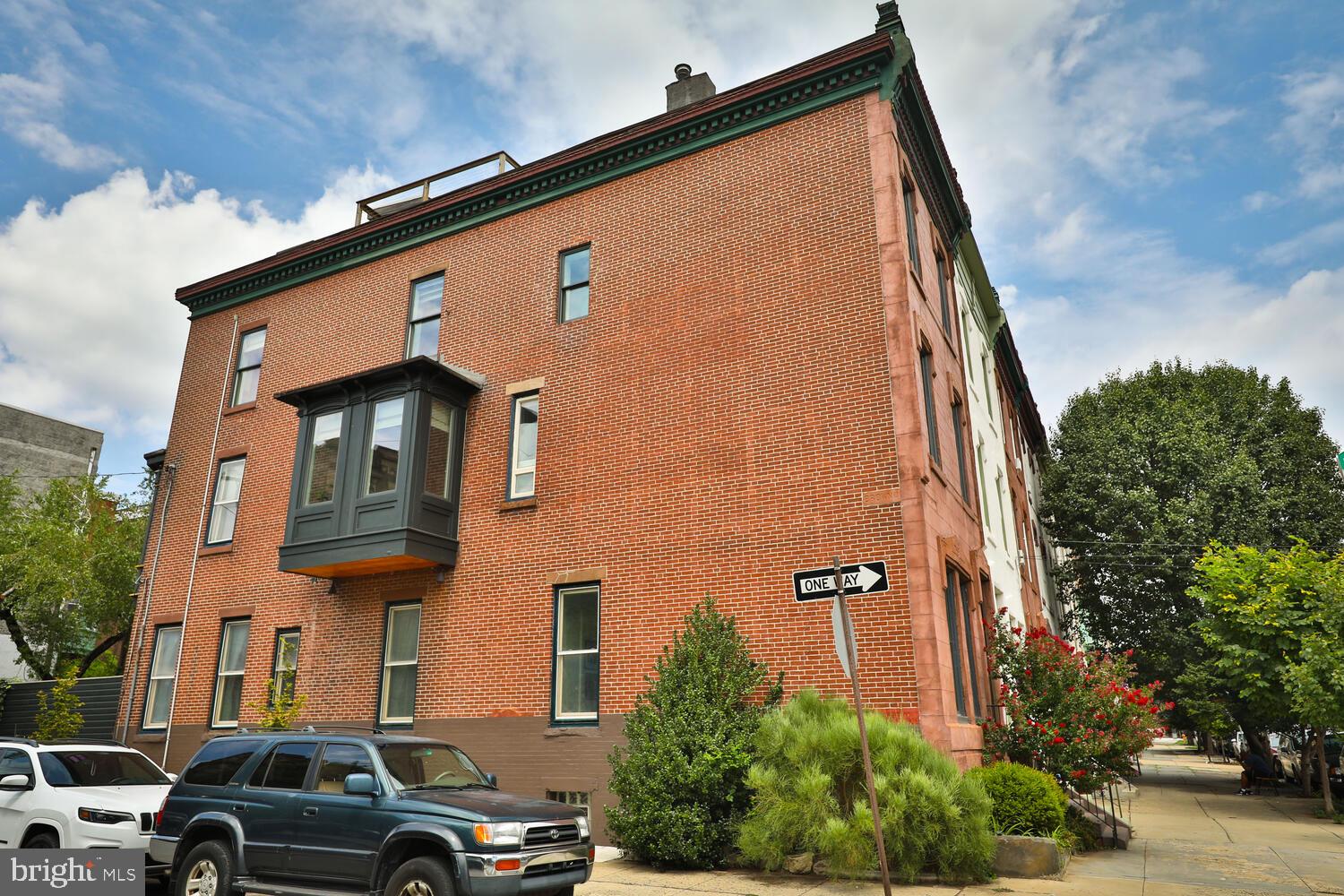 800 Corinthian Ave