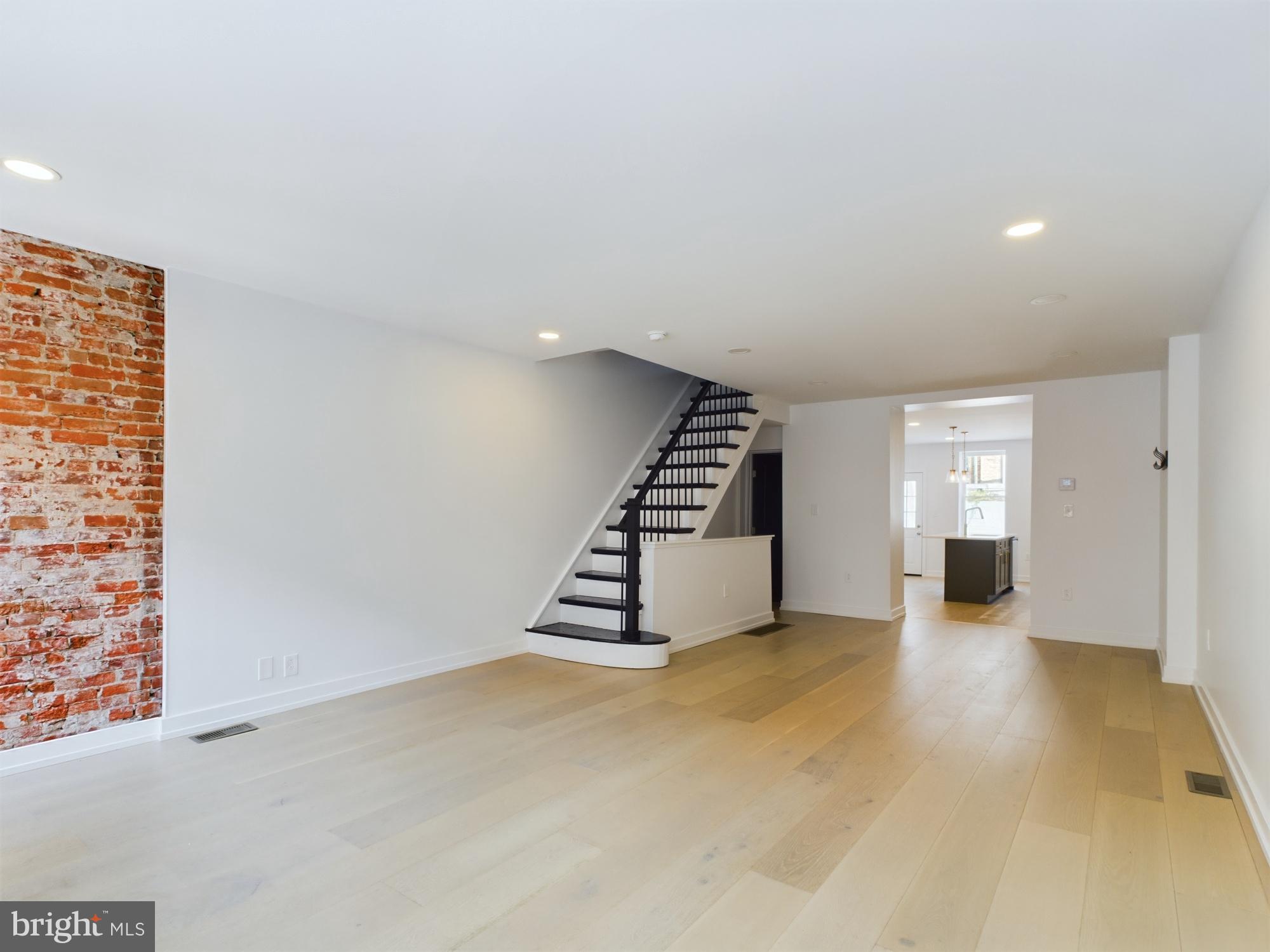 1327 S 10TH ST
