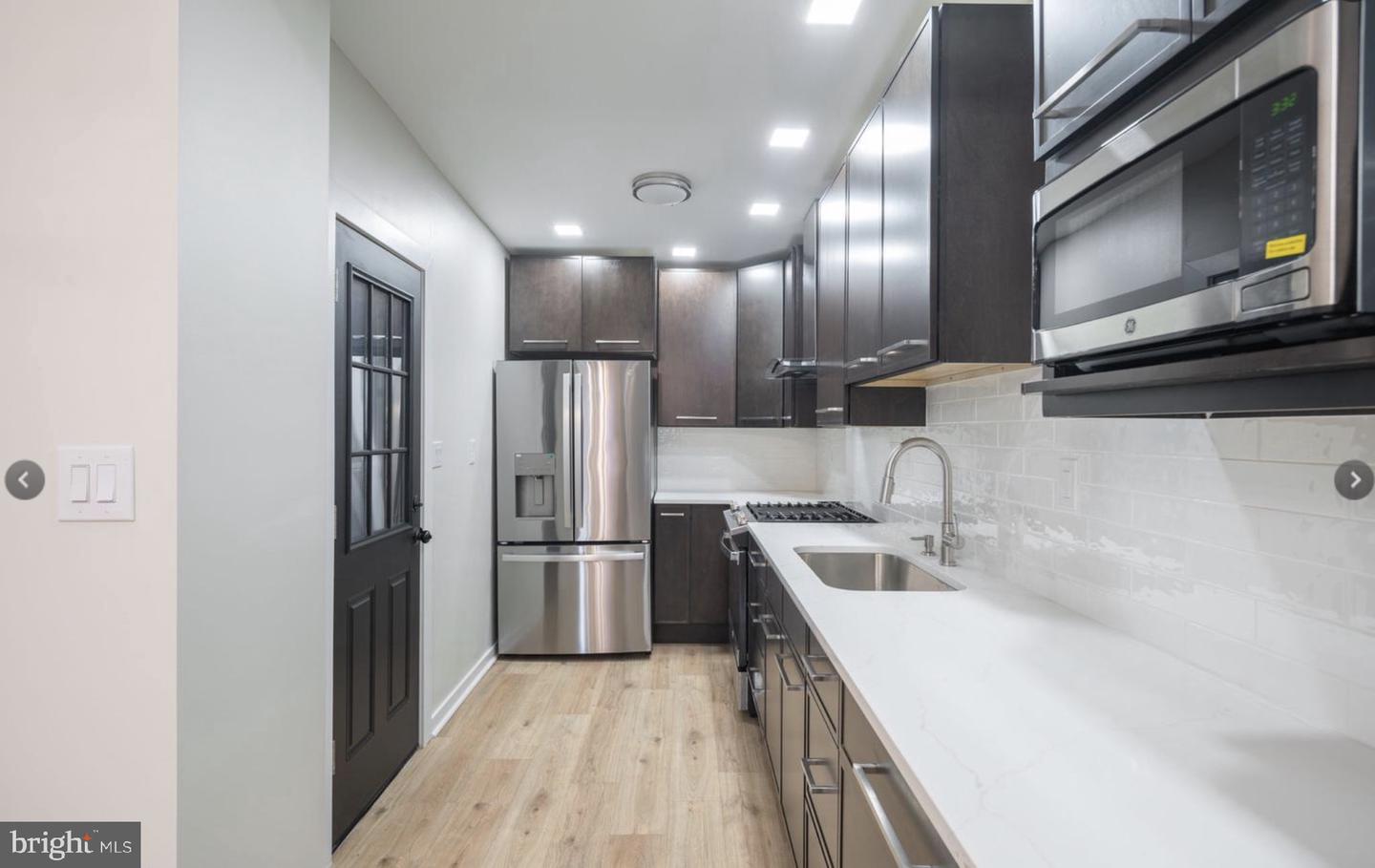 125 W Dauphin St