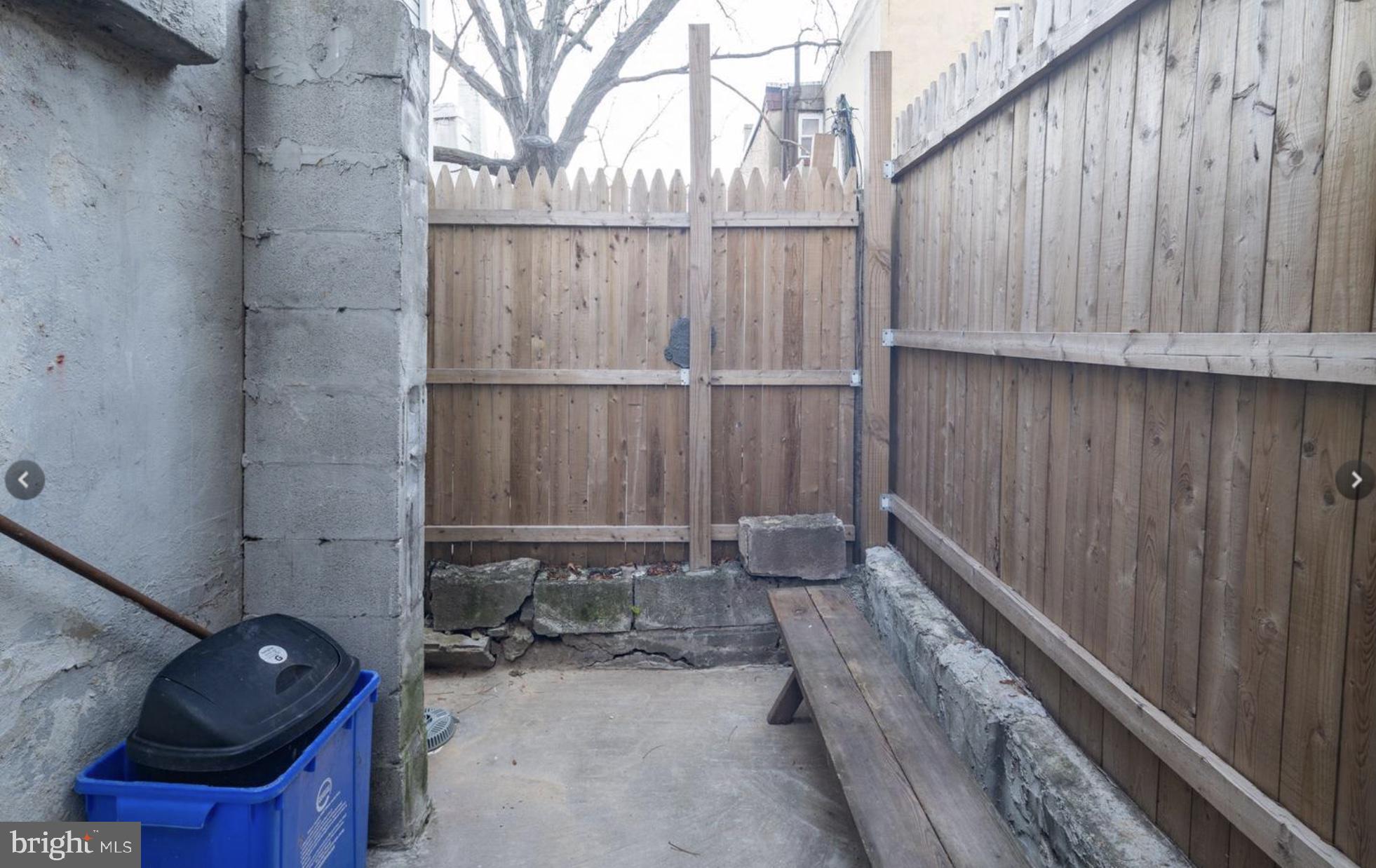 125 W Dauphin St