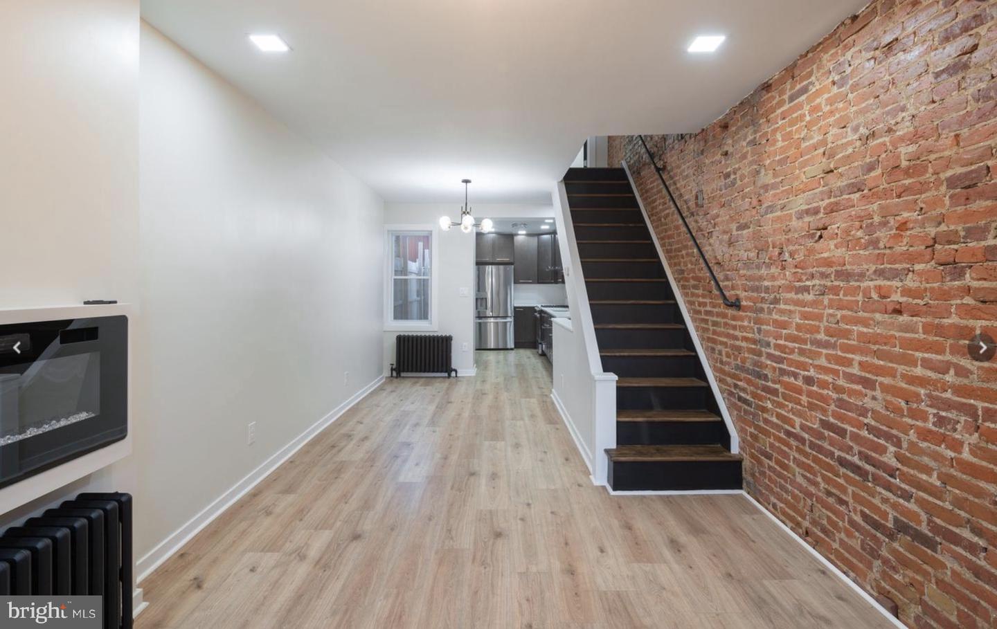 125 W Dauphin St