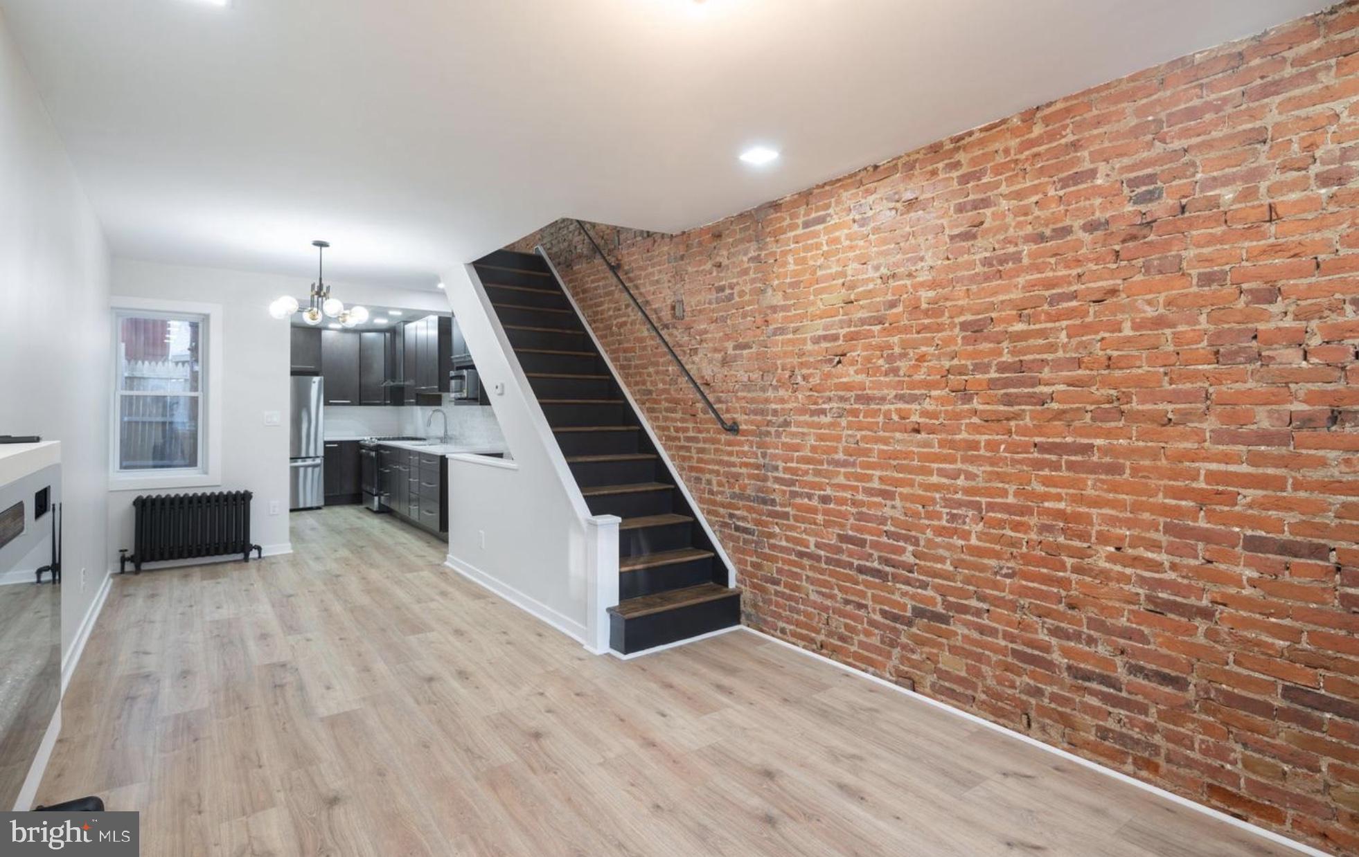 125 W Dauphin St