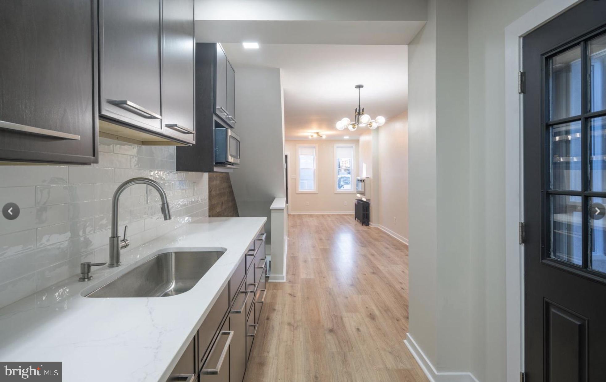 125 W Dauphin St