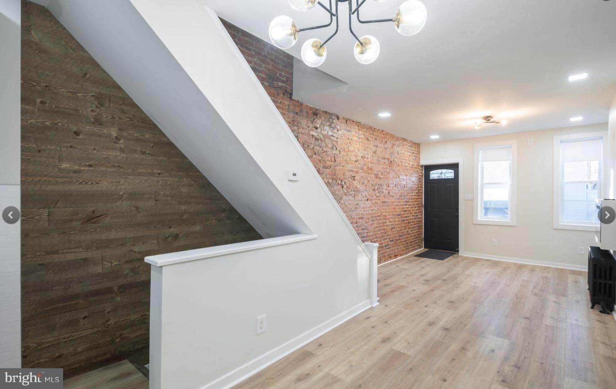 125 W Dauphin St