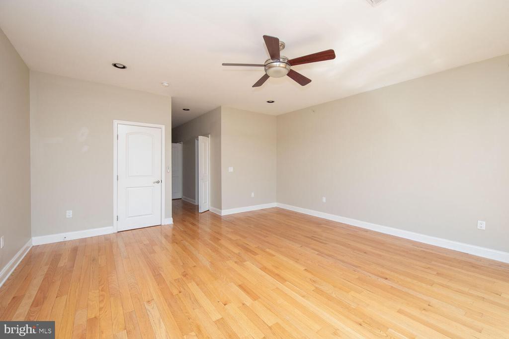 1820 FRANKFORD AVE