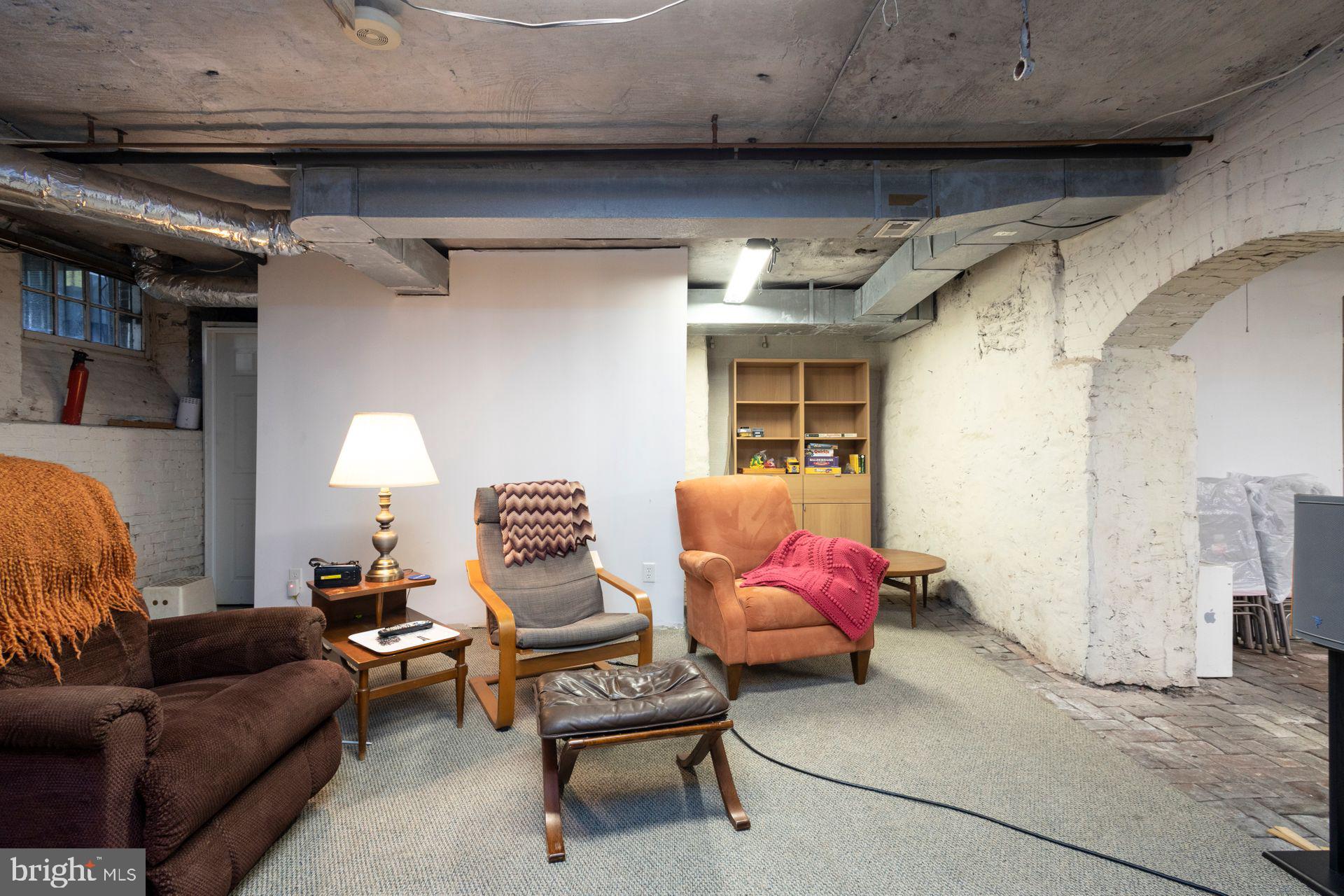 115 E Roumfort Rd #9