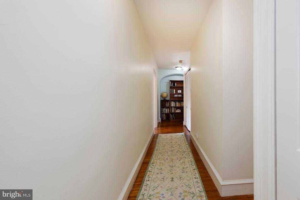 115 E Roumfort Rd #9