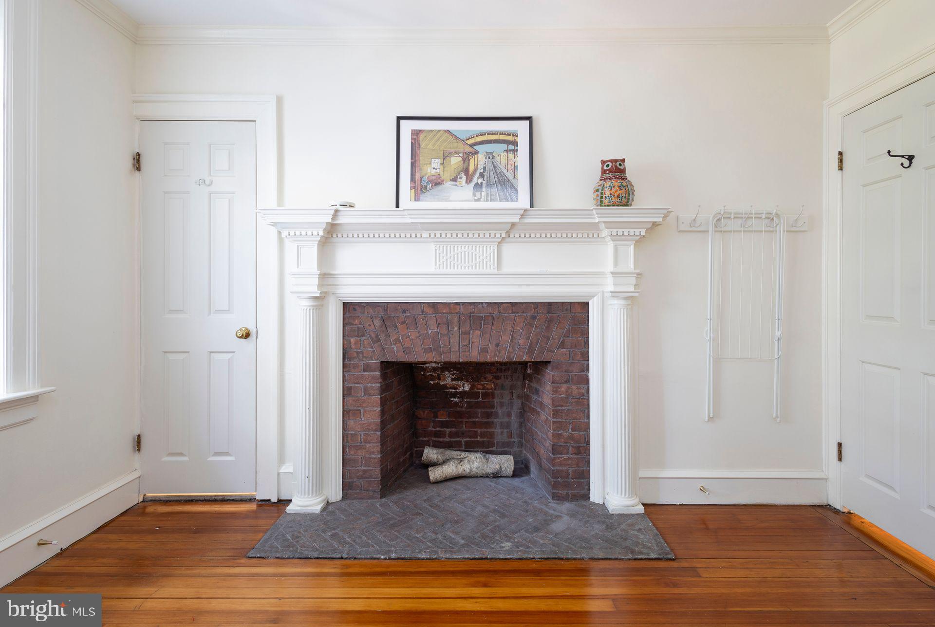 115 E Roumfort Rd #9