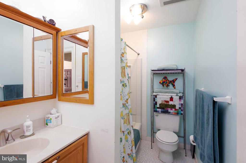 115 E Roumfort Rd #9