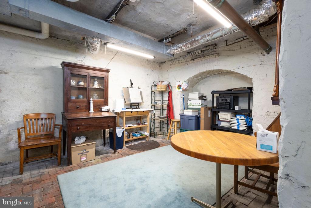 115 E Roumfort Rd #9