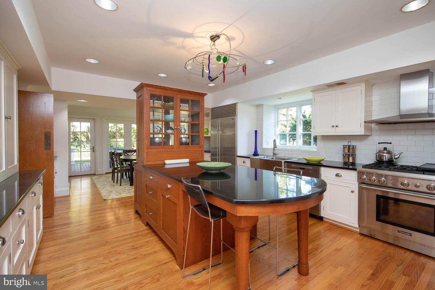 3803 The Oak Rd