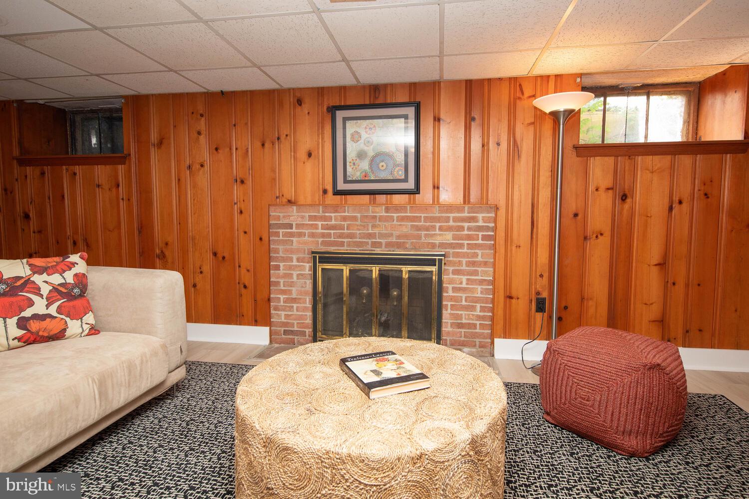 3803 The Oak Rd