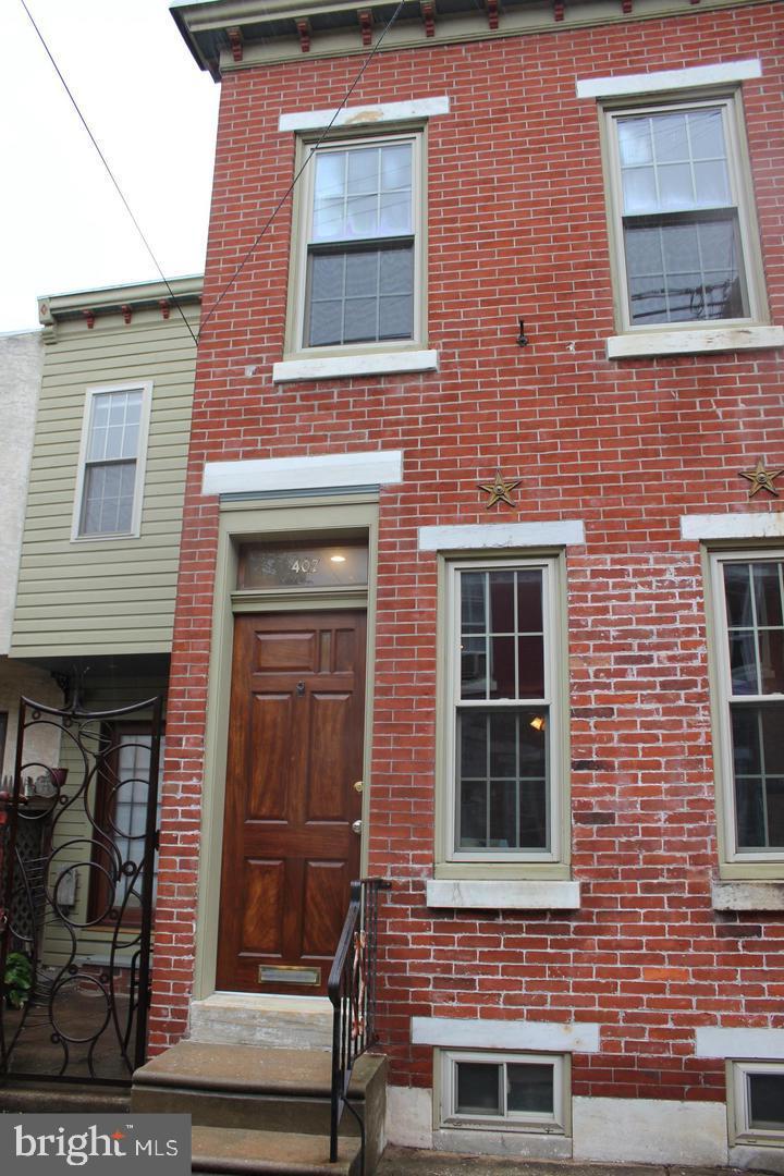407 E FLORA ST