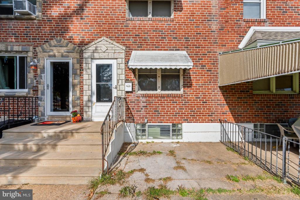 3037 Holme Ave
