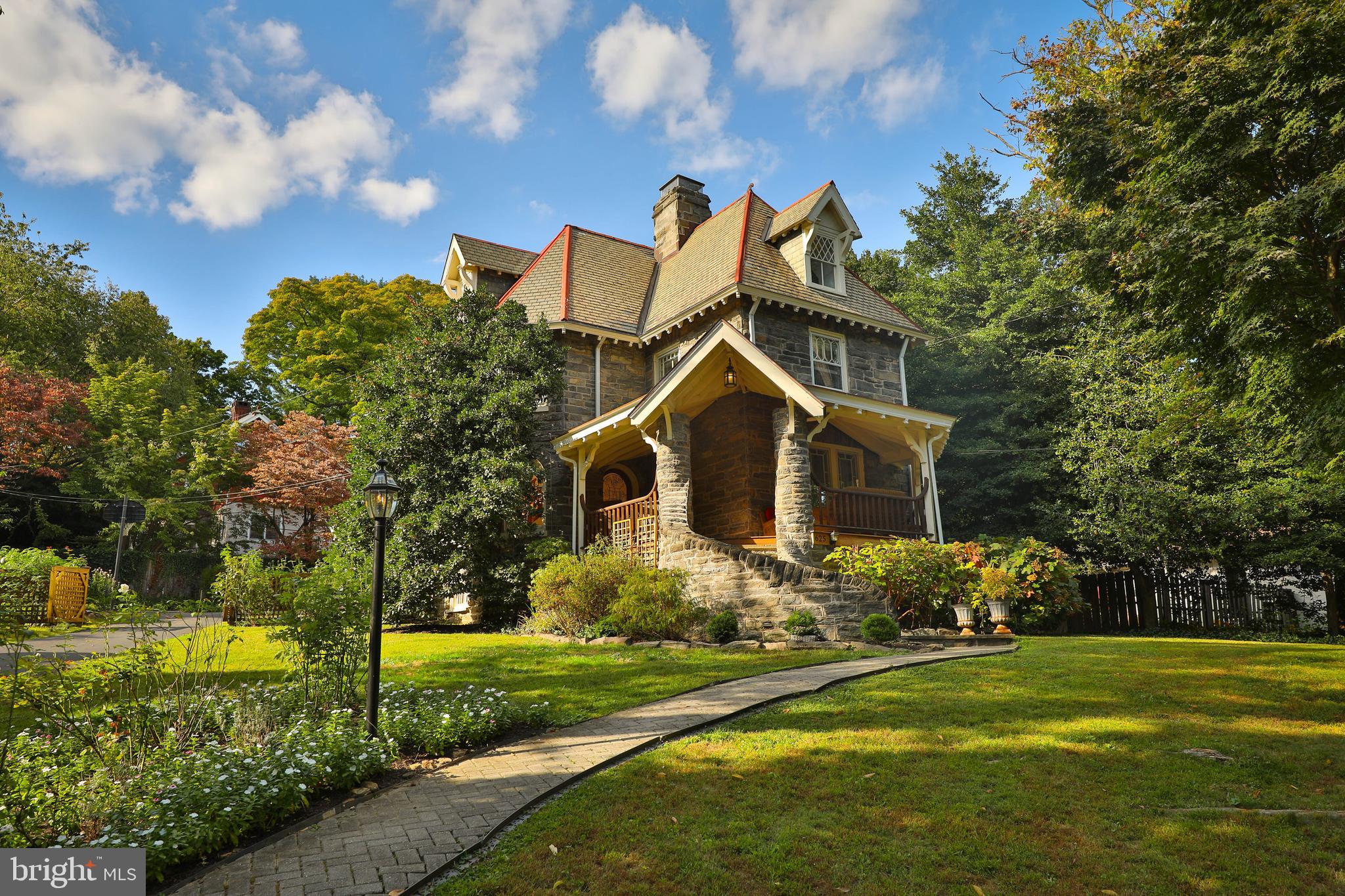 625 W Phil Ellena St