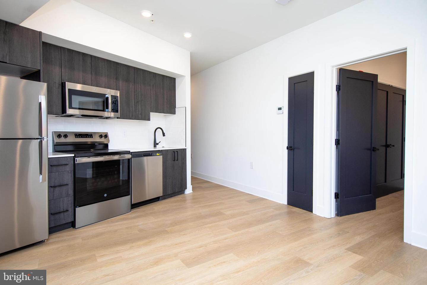 633-35 N 5TH ST #203