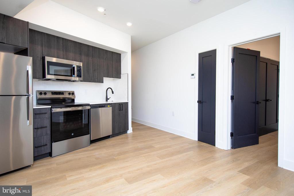 633-35 N 5TH ST #203