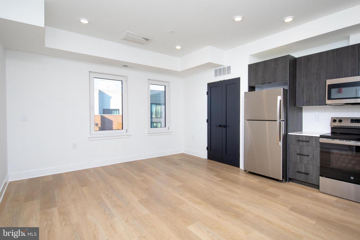 633-35 N 5TH ST #102