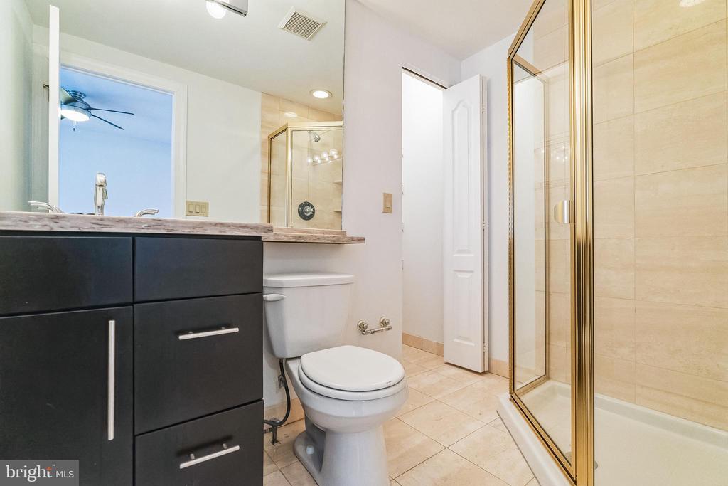 212-24 S 24th St #2412a