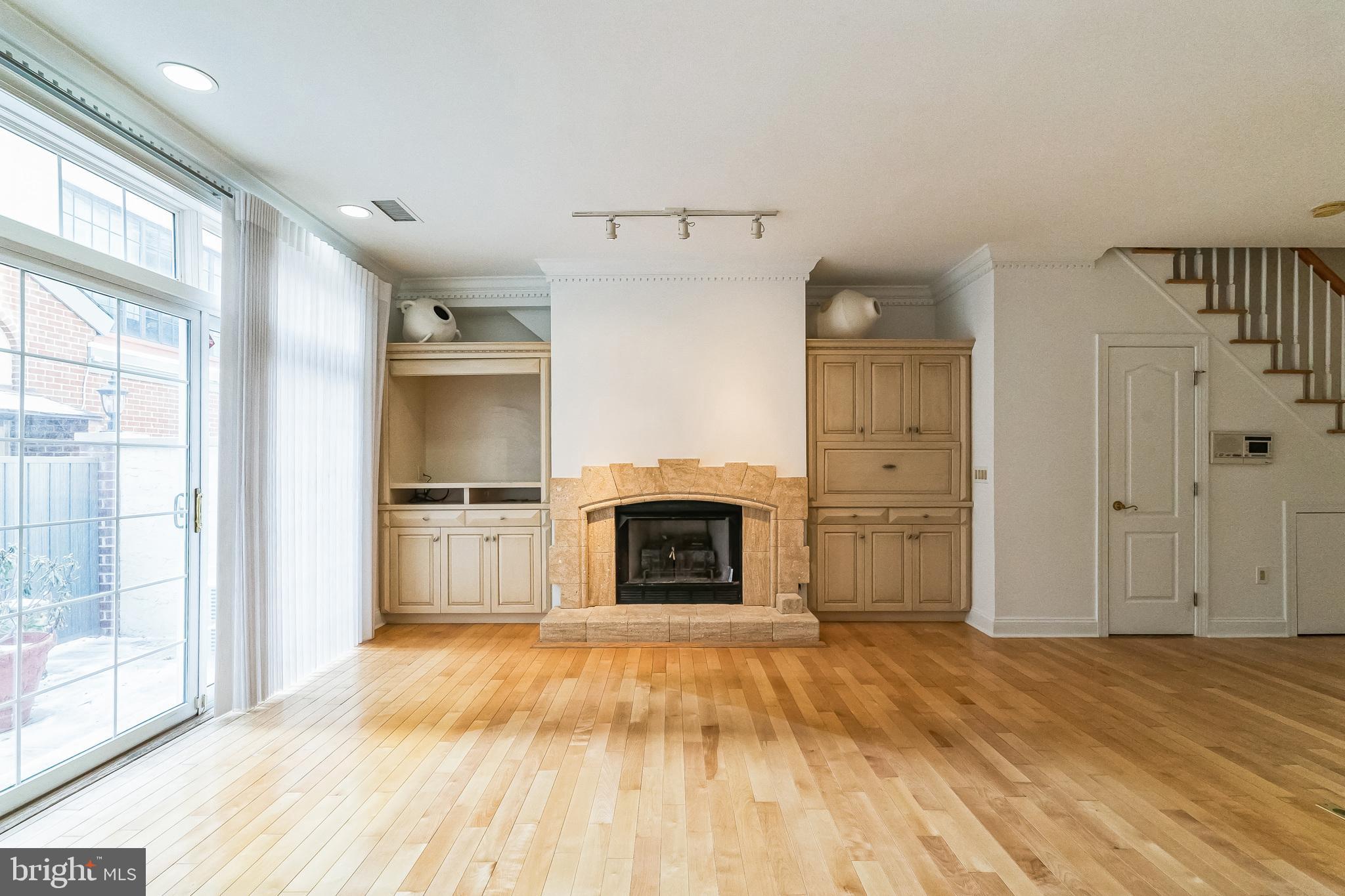 212-24 S 24th St #2412a