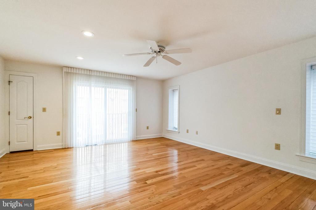 212-24 S 24th St #2412a