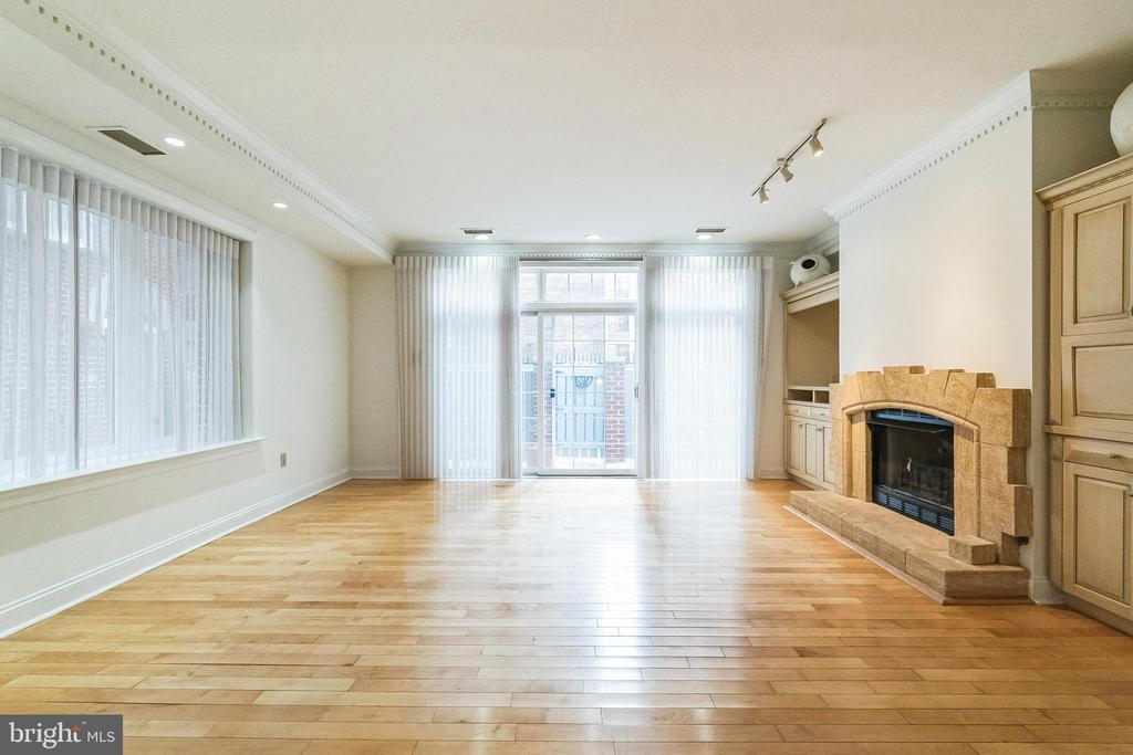 212-24 S 24th St #2412a